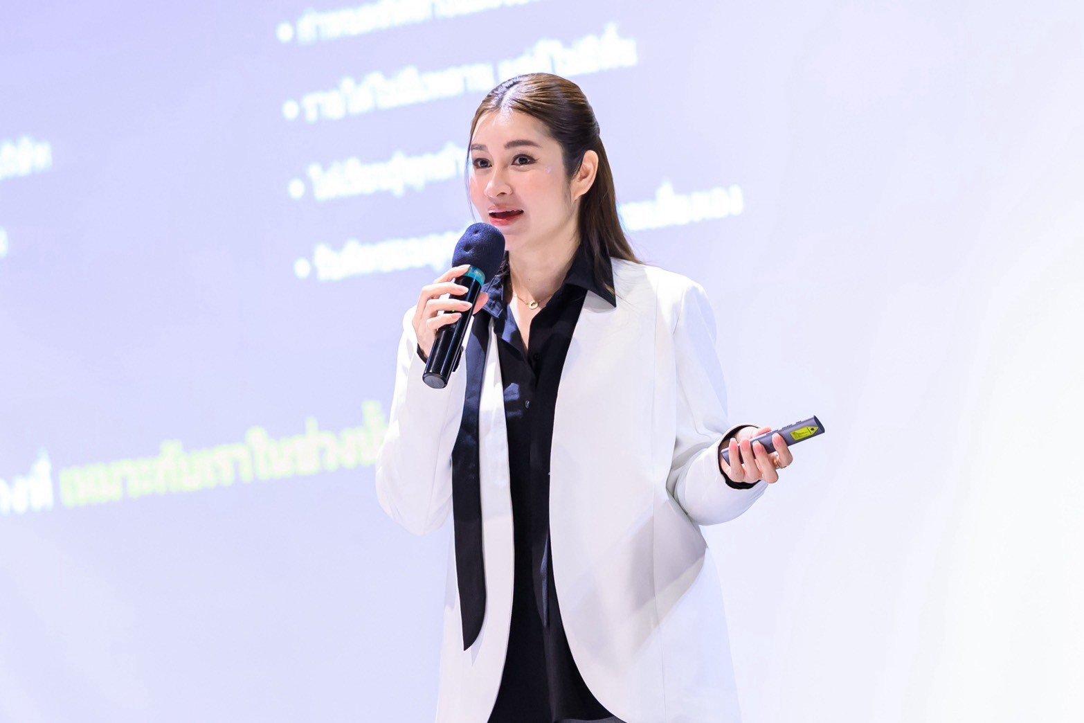 กีฟ วรากร บรรยายหัวข้อ Design Your Value คิดต่าง สร้างคุณค่า ให้ลูกค้าเลือก